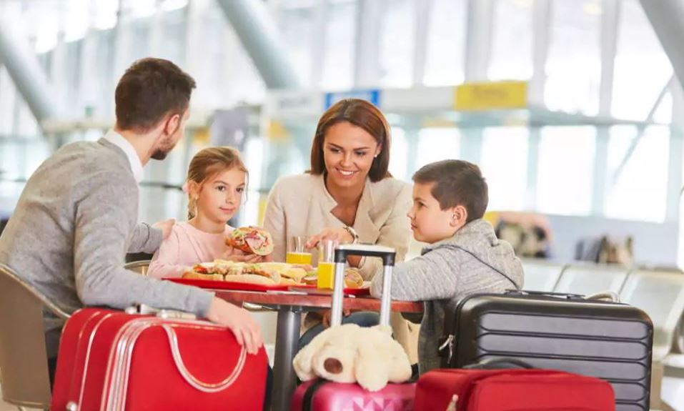 7 Foods You Should Never Buy at the Airport